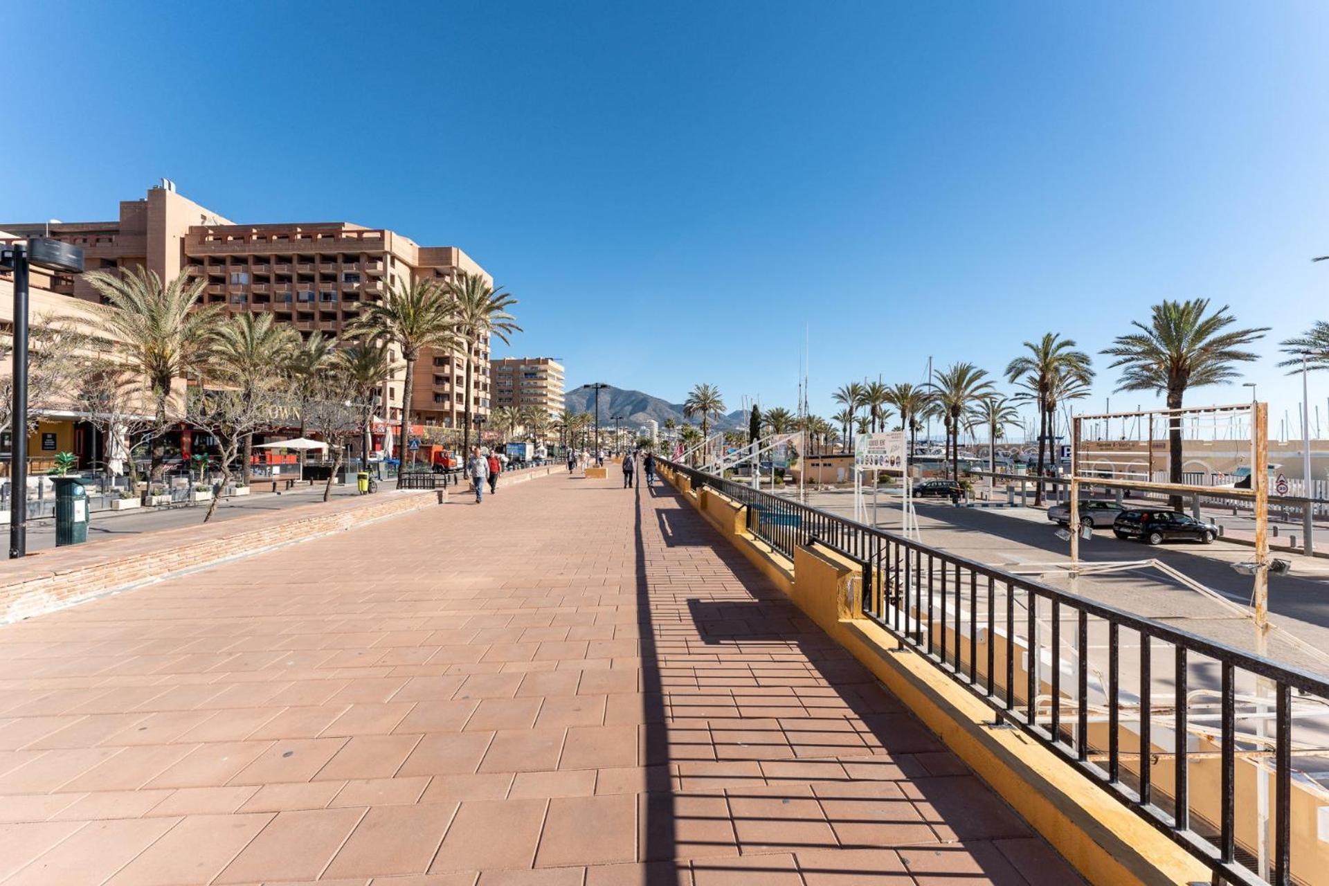 Malagasuite Fuengirola Beach & Sun Exterior photo