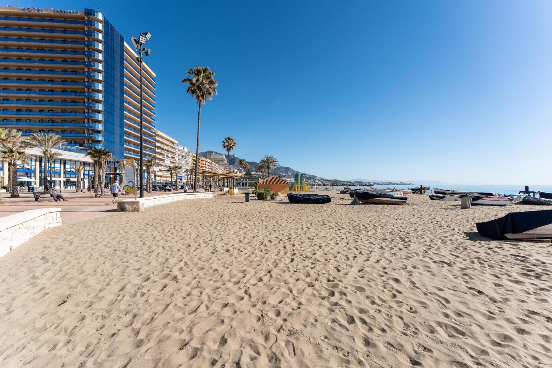 Malagasuite Fuengirola Beach & Sun Exterior photo